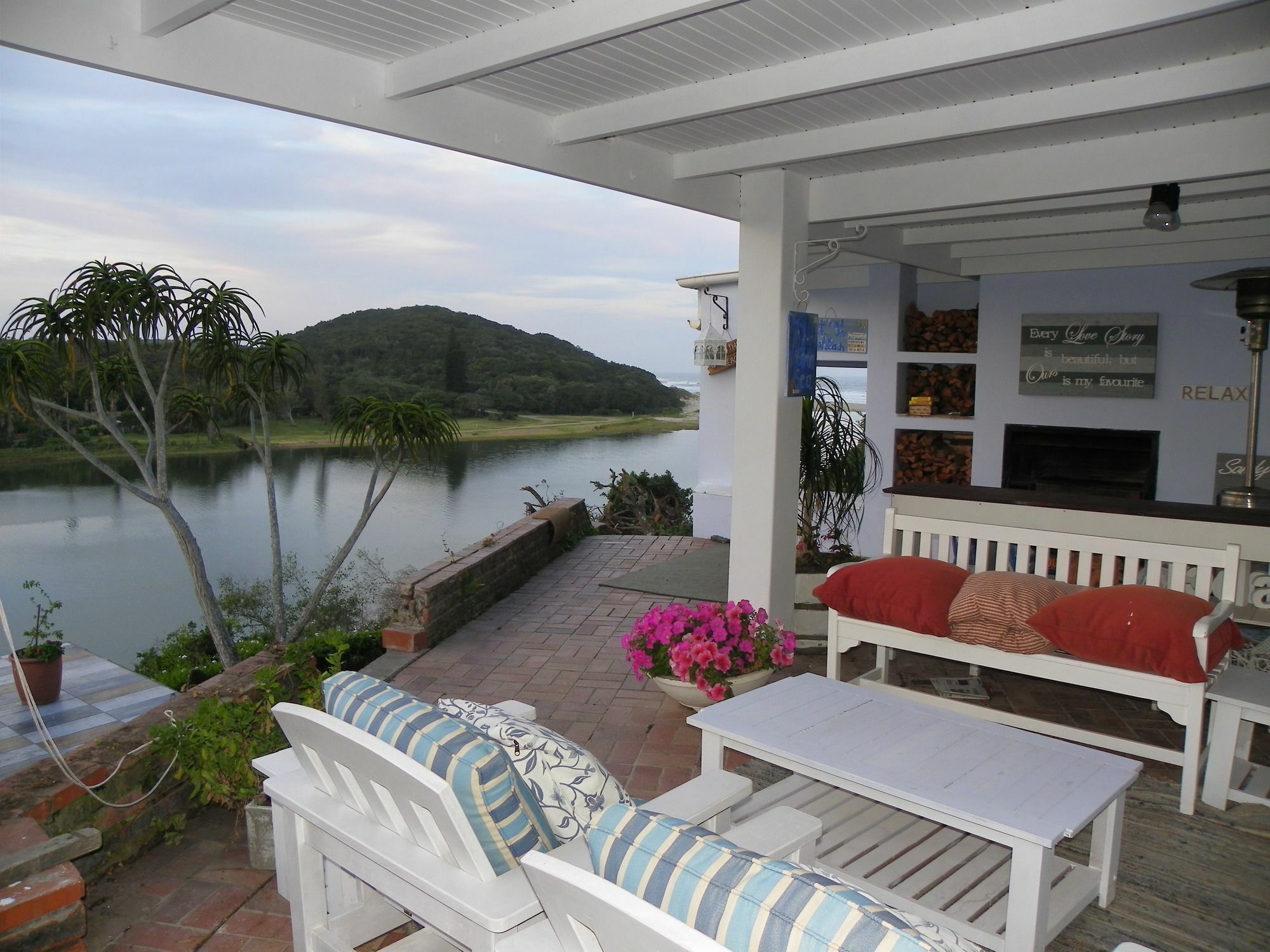 Blue'S Guest House - East London Bonza Bay Exteriér fotografie