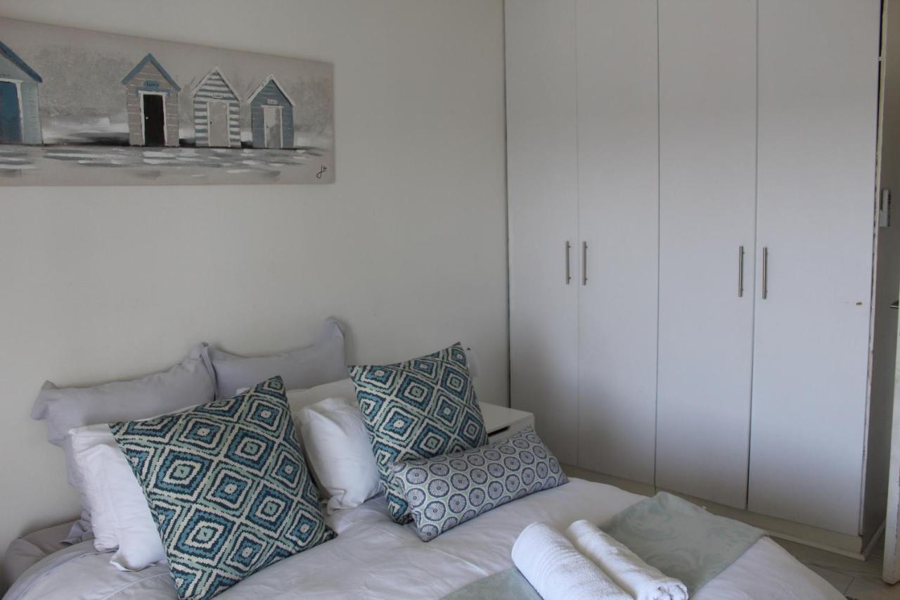 Blue'S Guest House - East London Bonza Bay Exteriér fotografie